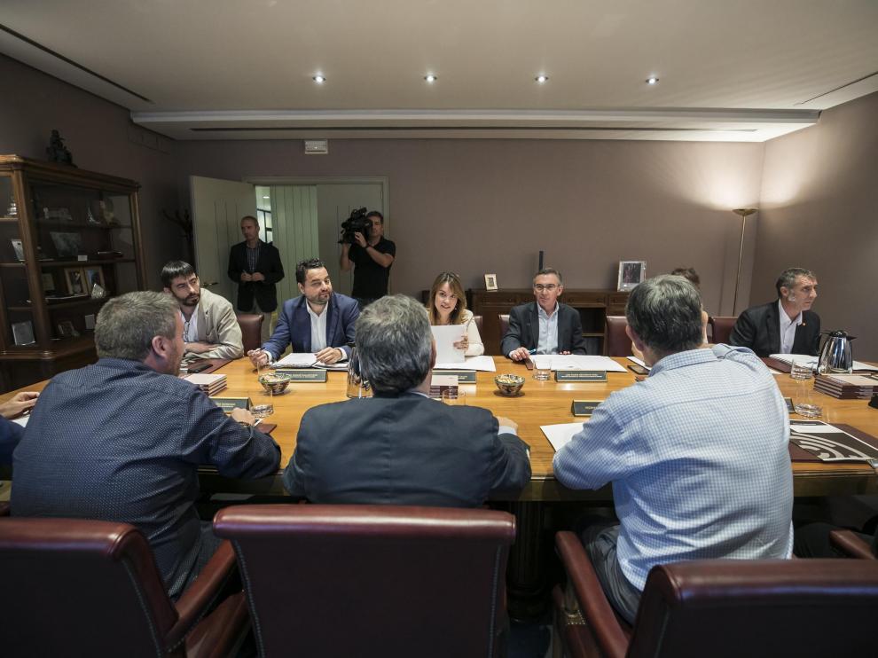 La Mesa de las Cortes y la Junta de Portavoces, durante su reunión de esta semana