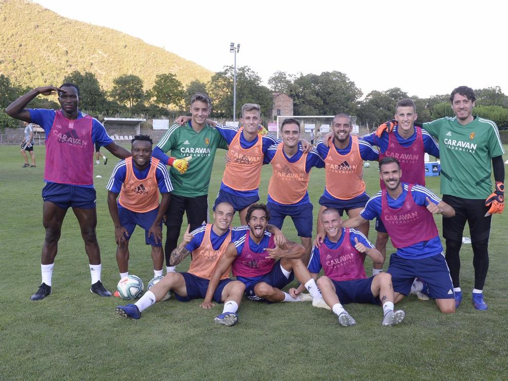 Los equipos de peto rosa y de peto naranja ganaron el torneo a 4 que, durante más de una hora, organizó Víctor Fernández en campo reducido en el campo de Boltaña. Estos fueron los mejores de la tarde del jueves.