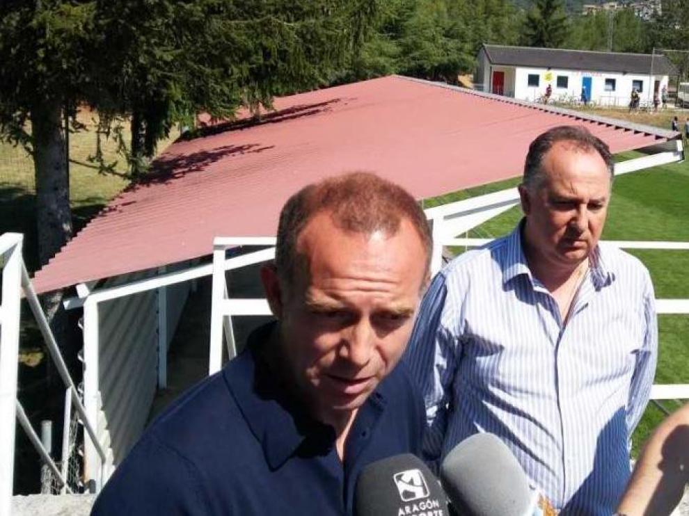 Christian Lapetra, en Boltaña este viernes al inicio de su visita al equipo zaragocista en tierras pirenaicas.