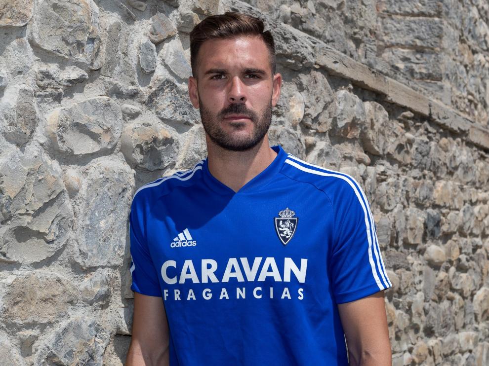 Francisco Javier Atienza posa para HERALDO DE ARAGÓN en el Hotel Barceló Monasterio de Boltaña, en donde es debutante con la plantilla del Real Zaragoza en este verano de 2019.