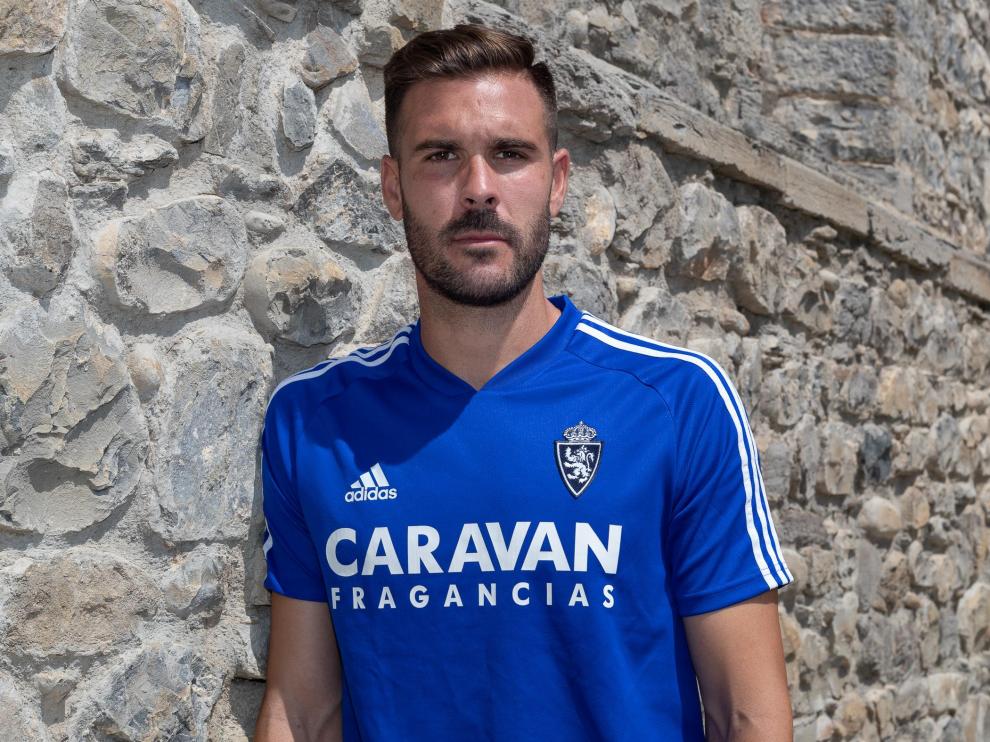 Francisco Javier Atienza posa para HERALDO DE ARAGÓN en el Hotel Barceló Monasterio de Boltaña, en donde es debutante con la plantilla del Real Zaragoza en este verano de 2019.