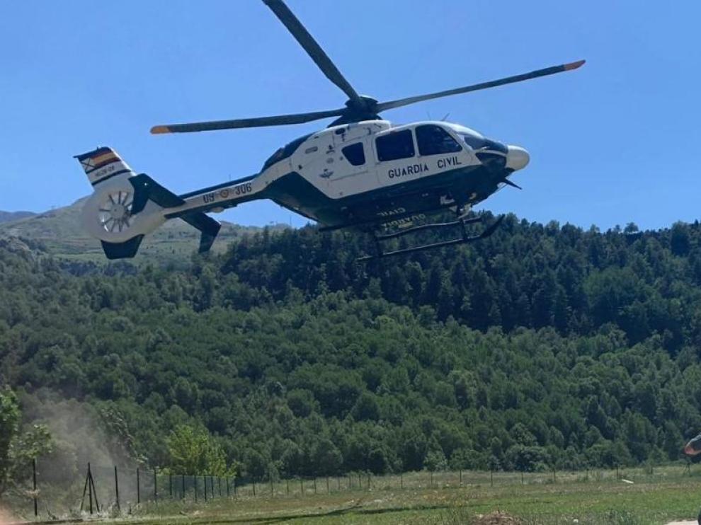 El helicóptero de la Guardia Civil durante uno de los operativos de rescate de este fin de semana.