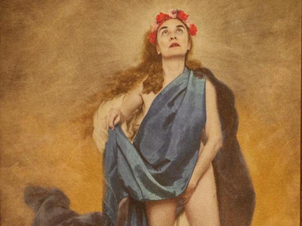 "Con flores a María", de la artista Charo Corrales.