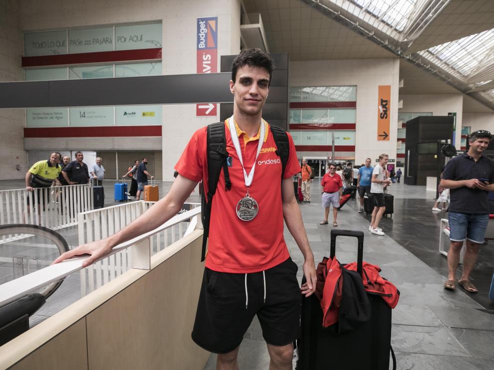 Carlos Alocén, con la medalla de plata del Europeo sub-18 conquistada el pasado domingo.