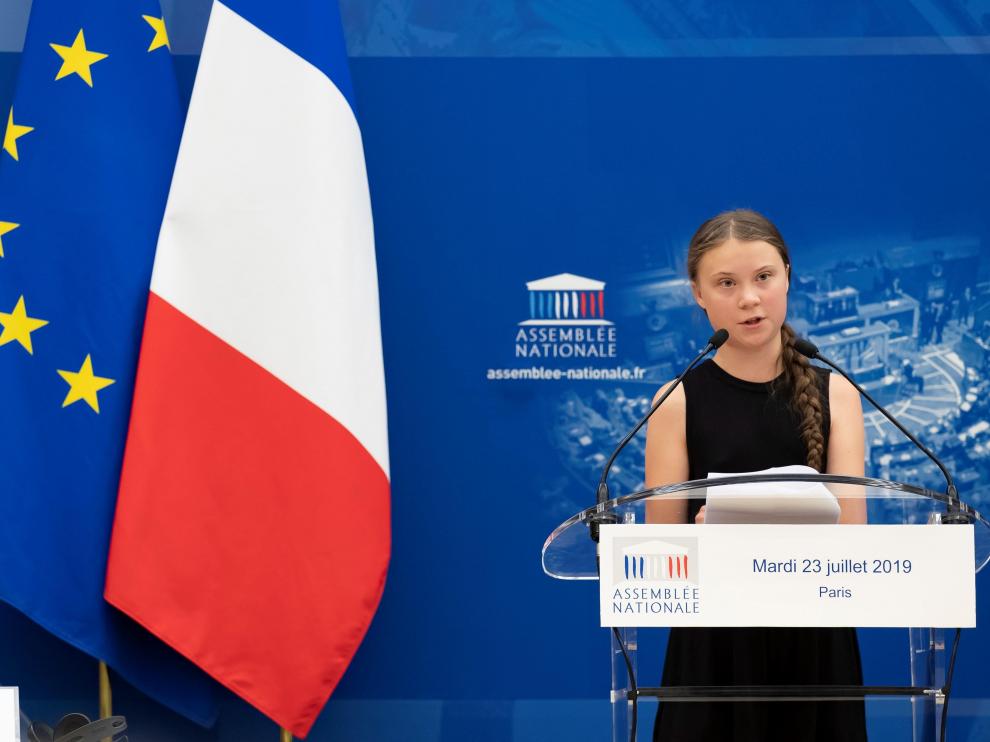 Paris (France), 23/07/2019.- Swedish climate activist Greta Thunberg delivers a speech at the Assemblee Nationale, French parliament, in Paris, France, 23 July 2019. Teenage climate activist Greta Thunberg, who sparked the #FridaysForFuture school strike movement, attended a conference with young climate activists at the National Assembly. (Francia) EFE/EPA/IAN LANGSDON Swedish climate activist Greta Thunberg in Paris