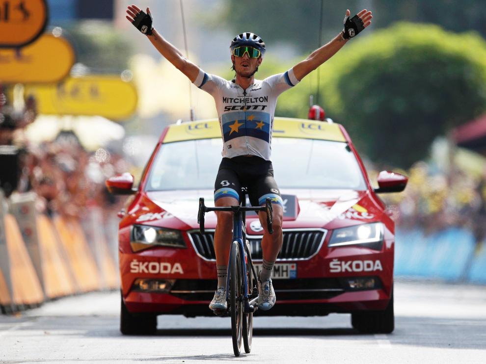Gap (France), 24/07/2019.- Italy's Matteo Trentin of the Mitchelton Scott team celebrates his win after crossing the finish line following the 17th stage of the 106th edition of the Tour de France cycling race over 200km between Pont Du Gard and Gap, France, 24 July 2019. (Ciclismo, Francia, Italia) EFE/EPA/GUILLAUME HORCAJUELO Tour de France 2019 - 17th stage