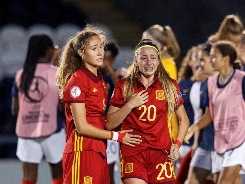 Las jugadoras españolas Laia Aleixandri (i) y Athenea del Castillo tras perder ante Francia
