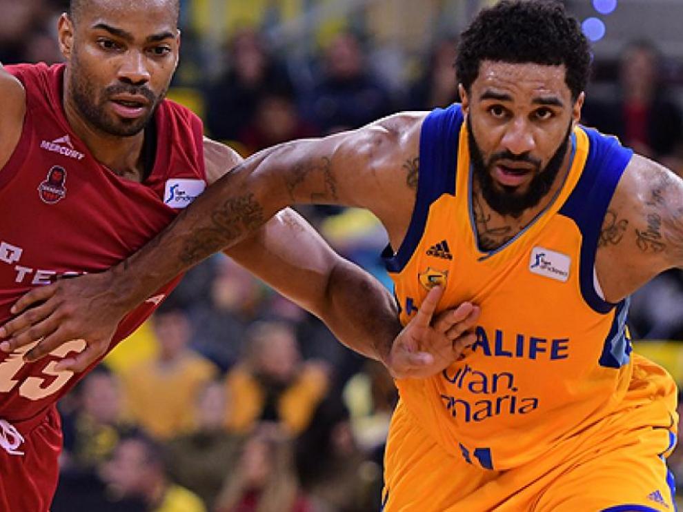 DJ Seeley en un partido contra el Basket Zaragoza.