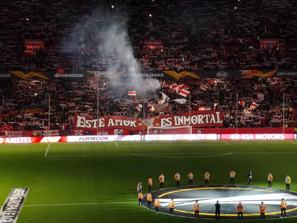 Biris Norte en un partido de Europa League.
