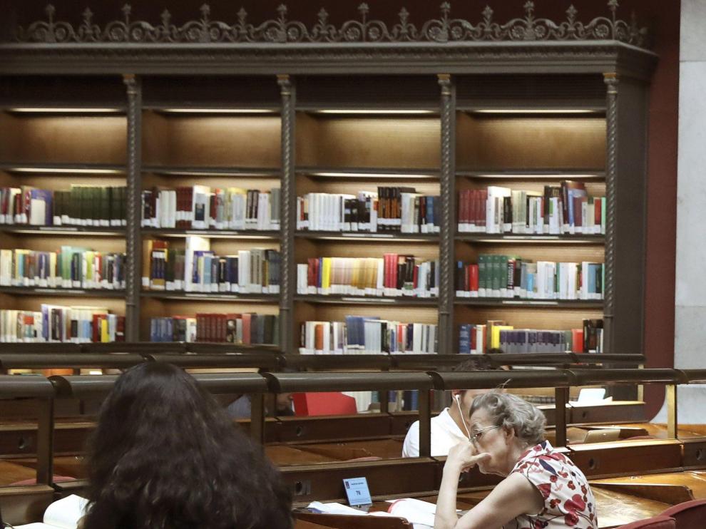 La Reina Letizia visita la Biblioteca Nacional e inaugura las salas María Moliner y Larra