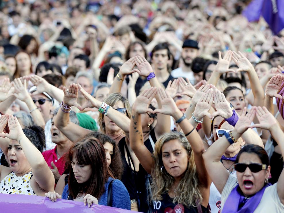 Concentración en Bilbao en rechazo a la violación múltiple de una joven de 18 años.