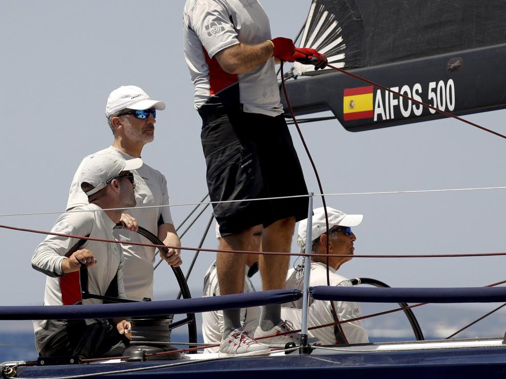 Felipe VI a bordo del Aifos 500.