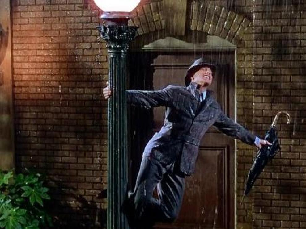 Gene Kelly, en la escena más popular de 'Cantando bajo la lluvia'
