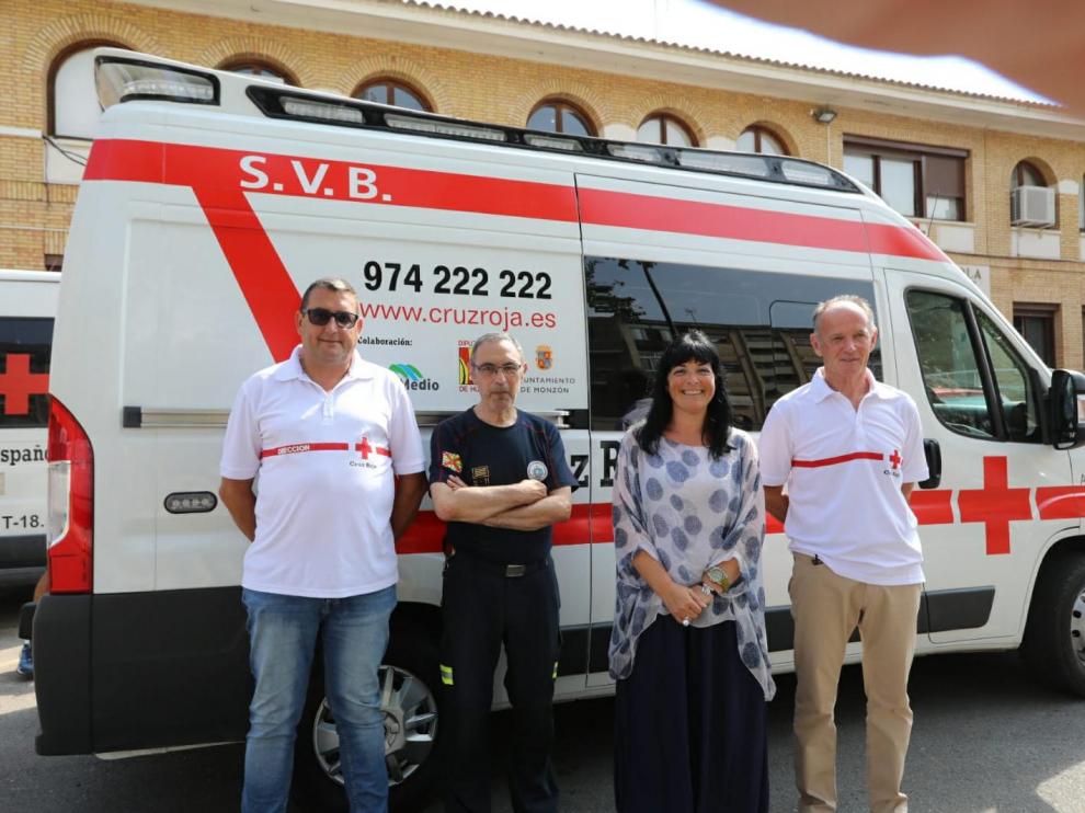 Óscar Gracia, director de Salud y Socorros de Cruz Roja, Jacobo Morlán, jefe de bomberos, Ana Loriente, concejala de Seguridad Ciudadana, y Bernando Mas, presidente de Cruz Roja Huesca.