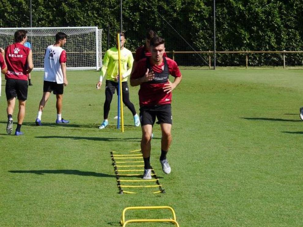 Joaquín Muñoz, durante el primer entrenamiento de la SD Huesca en La Garrocha.
