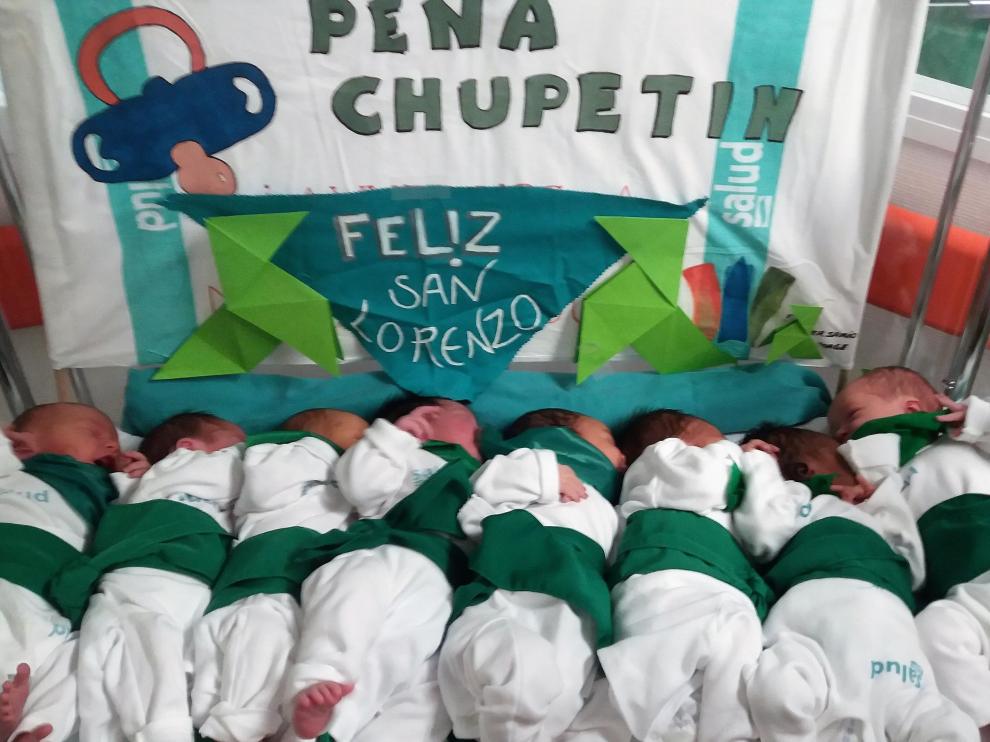 Los recién nacidos felicitan las fiesta de San Lorenzo de Huesca desde el Hospital San Jorge