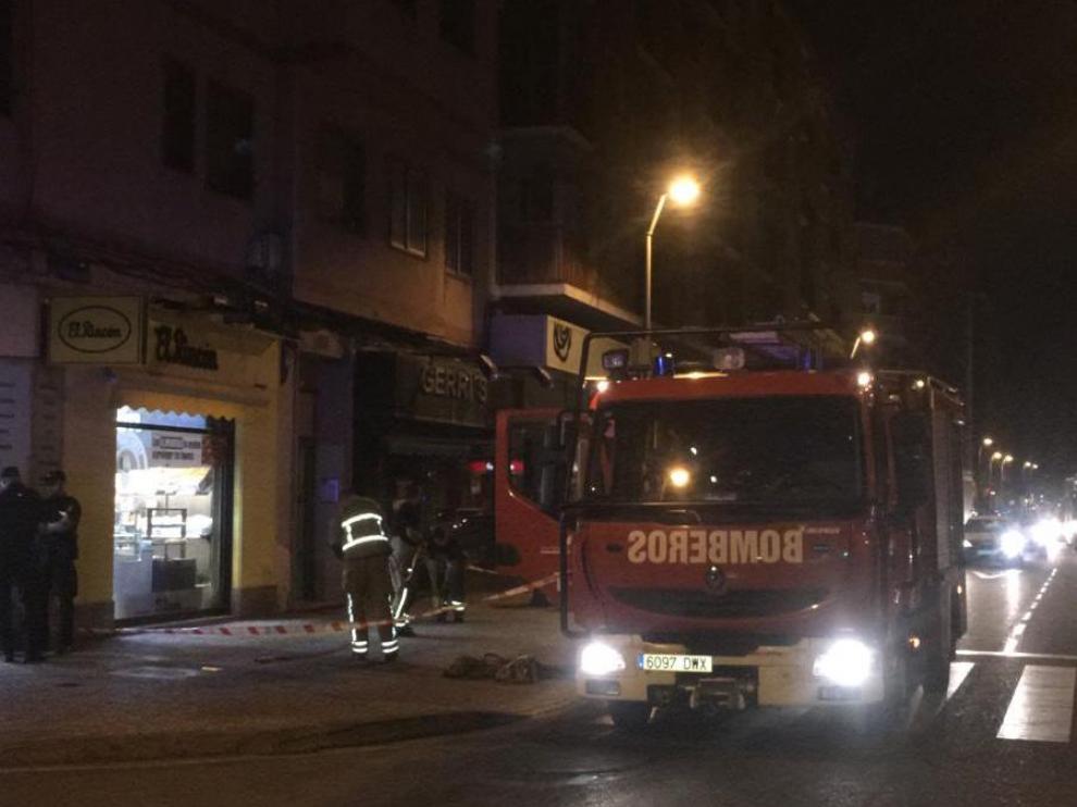 Los Bomberos de Zaragoza han rescatado a una mujer de 47 años con síntomas de intoxicación.