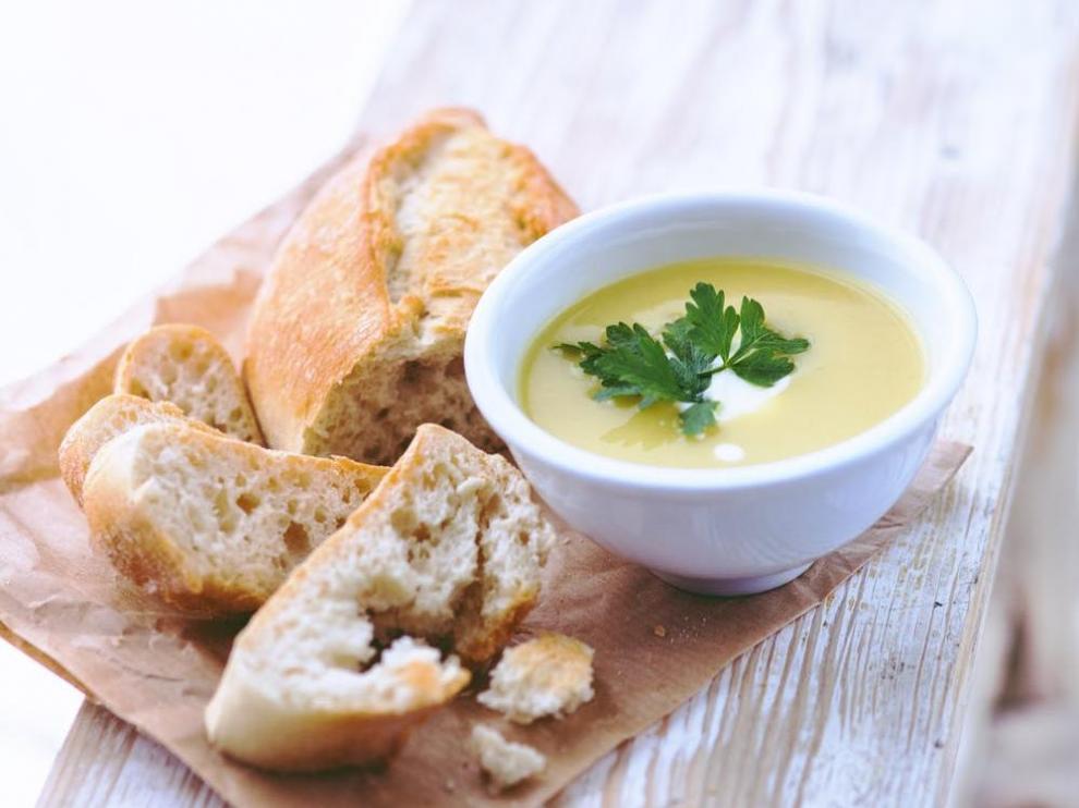 La vichyssoise tradicional permite degistarla fría o templada, a gusto del comensal.