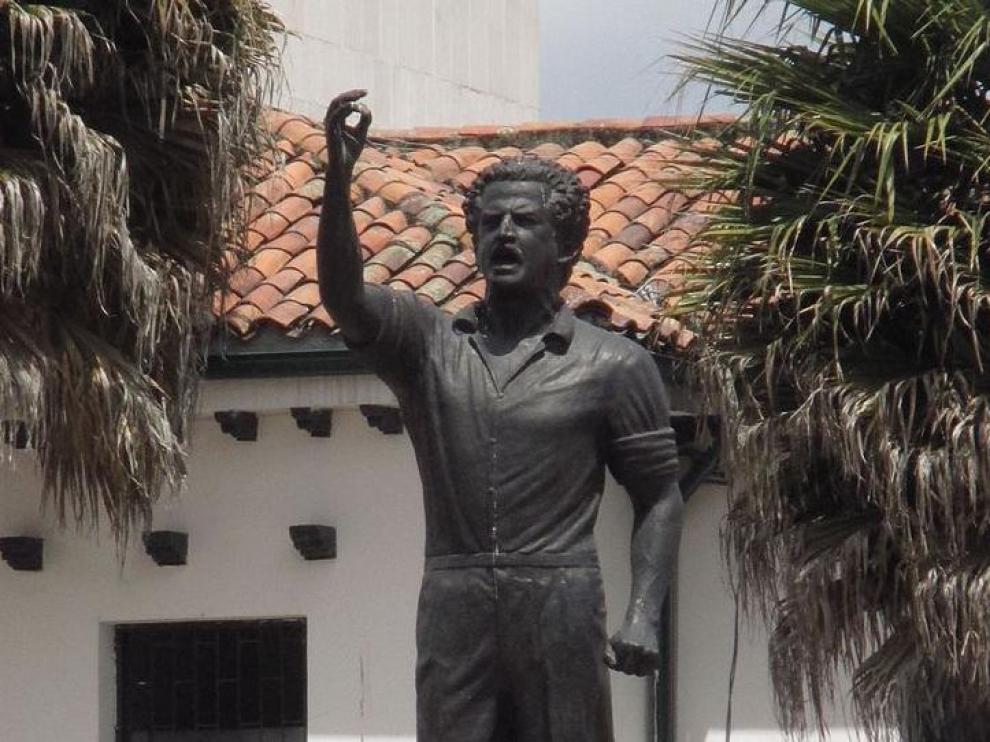 Estatua de Galán en la plaza principal de Soacha