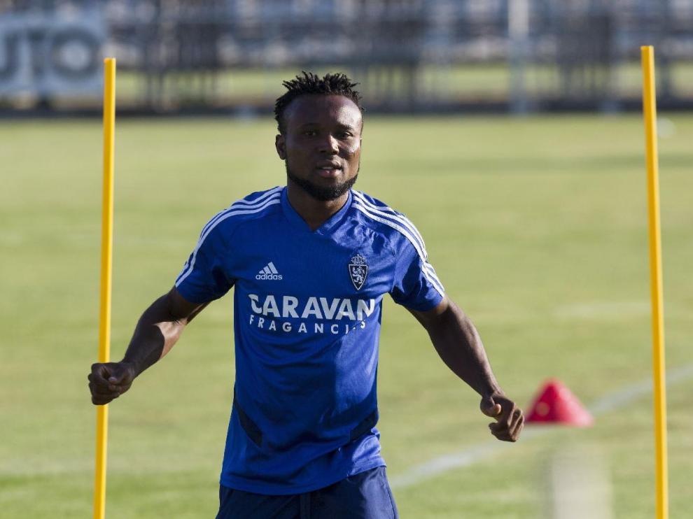 Igbekeme, James, en la Ciudad Deportiva.