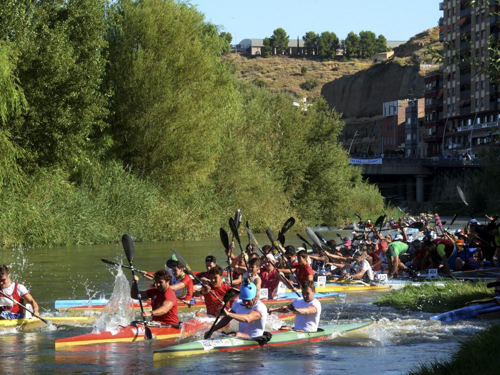 Piragüas en el río Cinca.