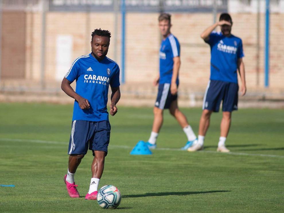 James Igbekeme, en la sesión preparatoria de este viernes, en perfecto estado de uso.