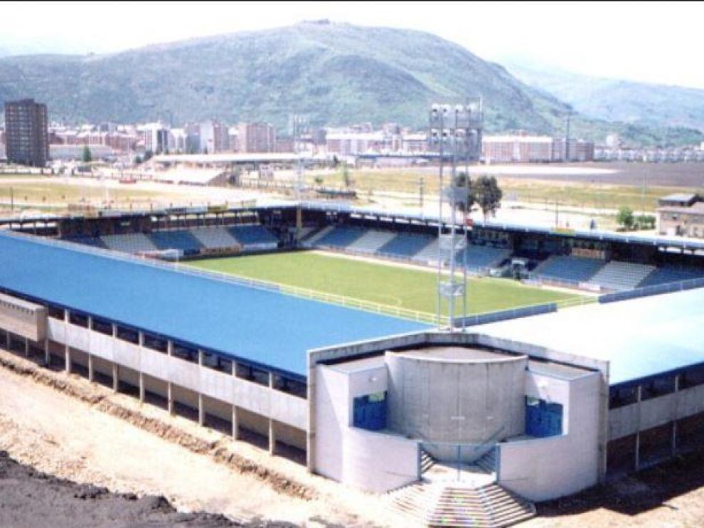 Estadio de El Toralín de Ponferrada (León), donde juega este domingo el Real Zaragoza.