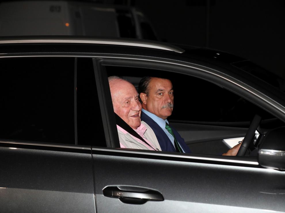 Llegada del rey Juan Carlos a la clínica este viernes por la noche