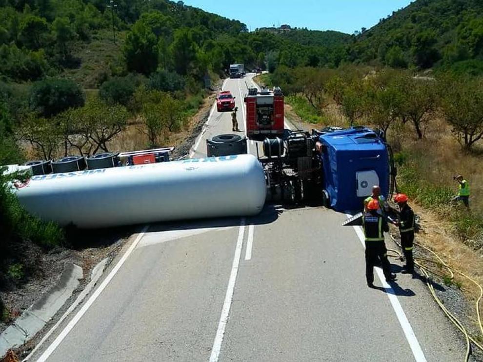 Accidente con mercancías peligrosas ocurrido hace un año en la N-211 cerca de Mequinenza.