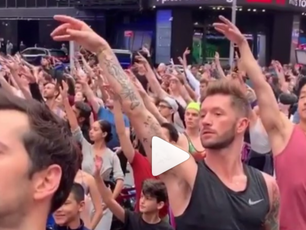 El vídeo de la 'performance' fue difundido por las redes sociales.
