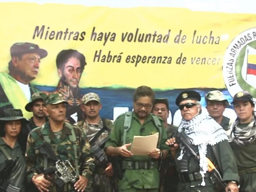 Iván Márquez, en compañía de el. Paisa y santrich anuncia el regreso a la lucha guerrillera