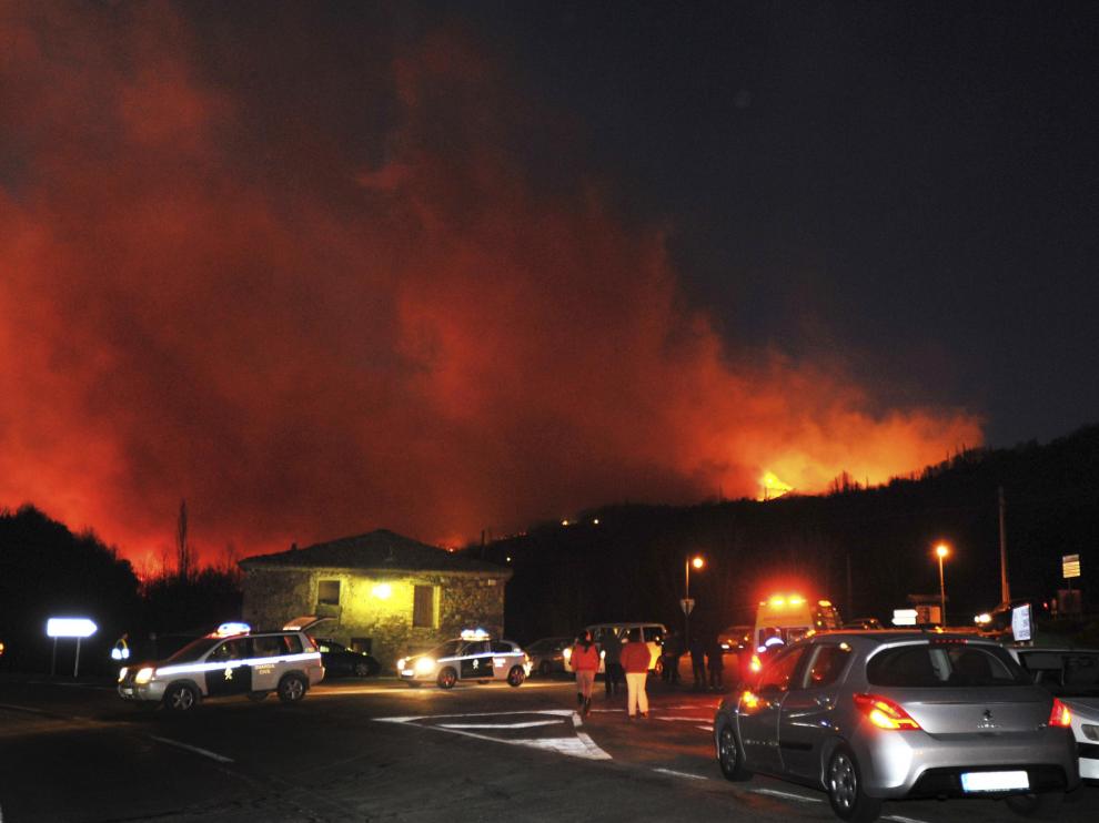 Los incendios son las emergencias más habituales en Aragón. En la imagen, el que en febrero de 2012 obligó a desalojar cinco poblaciones en el valle de Castanesa.