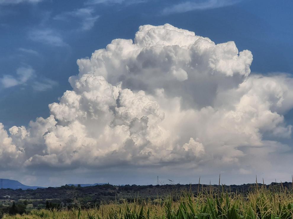 Nubes en Barbastro este viernes por la tarde
