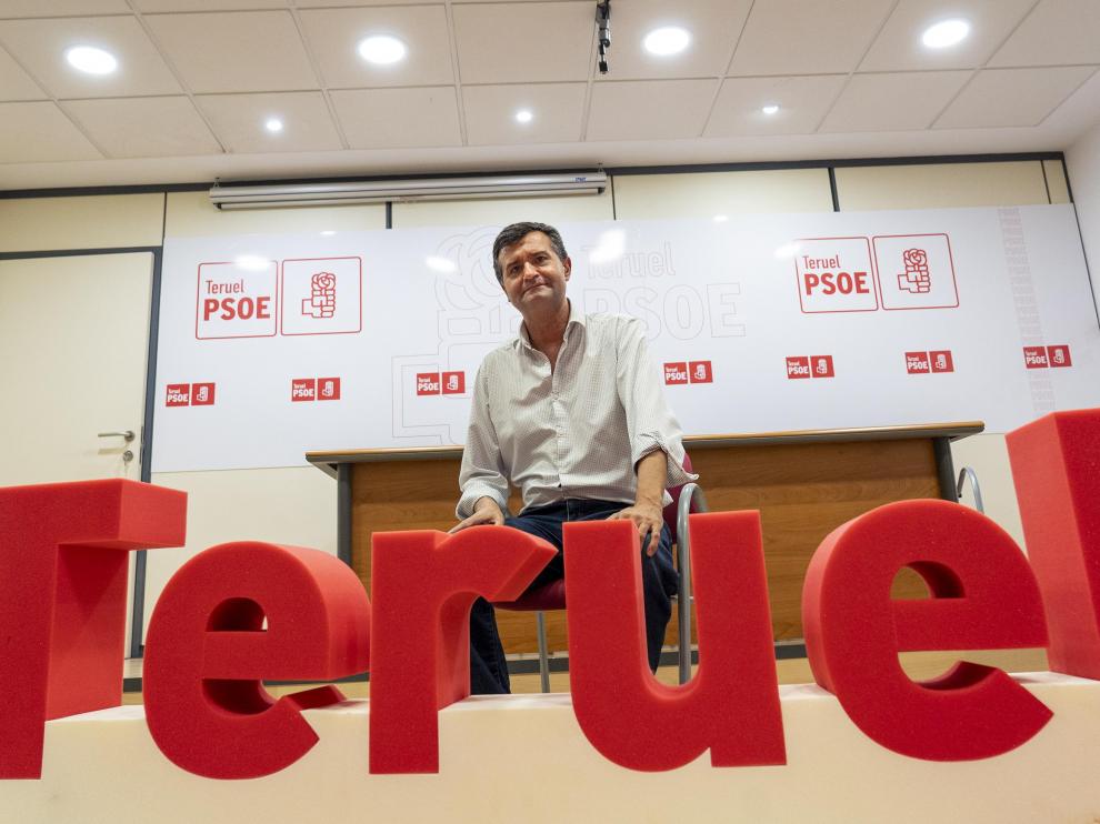 Joaquín Noé, que tomará en los próximos días posesión del escaño de senador, en la sede del PSOE de Teruel.