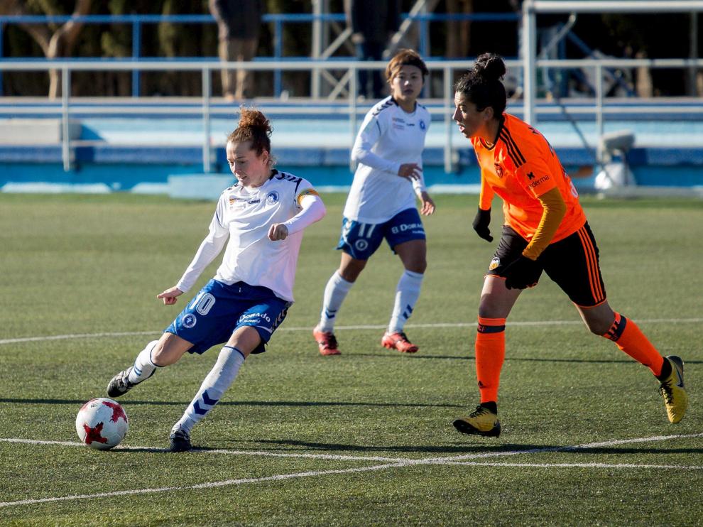 Partido entre el Zaragoza Club de Fútbol Femenino y el Valencia.