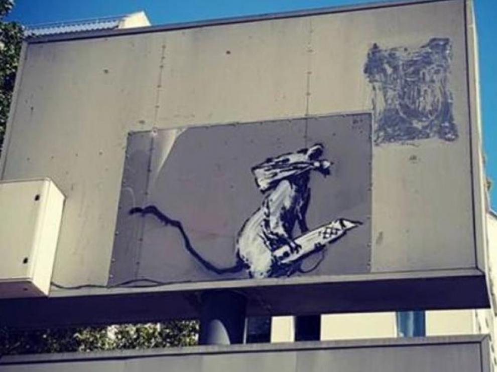 Roban un grafiti de Banksy a las puertas del Pompidou de París