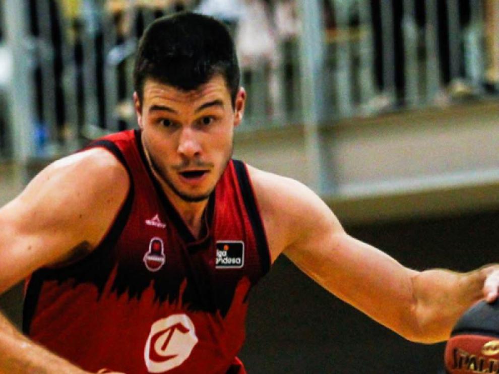 Jonathan Barreiro, durante el partido de ayer en Utebo frente al Levitec.