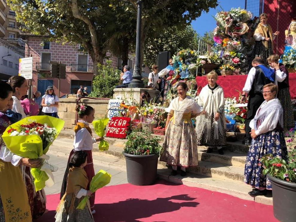 Ofrenda de flores y frutos a la Virgen del Pueyo en Barbastro