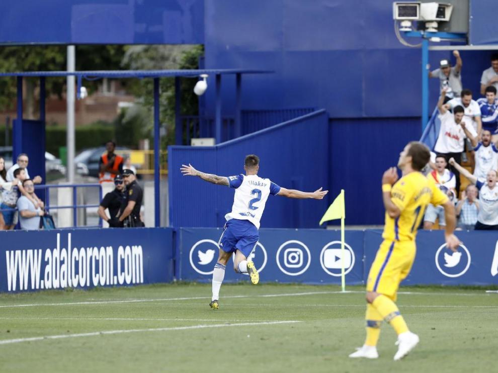 Vigaray celebra el 0-3 anotado por él en el minuto 90 del partido Alcorcón-Real Zaragoza.