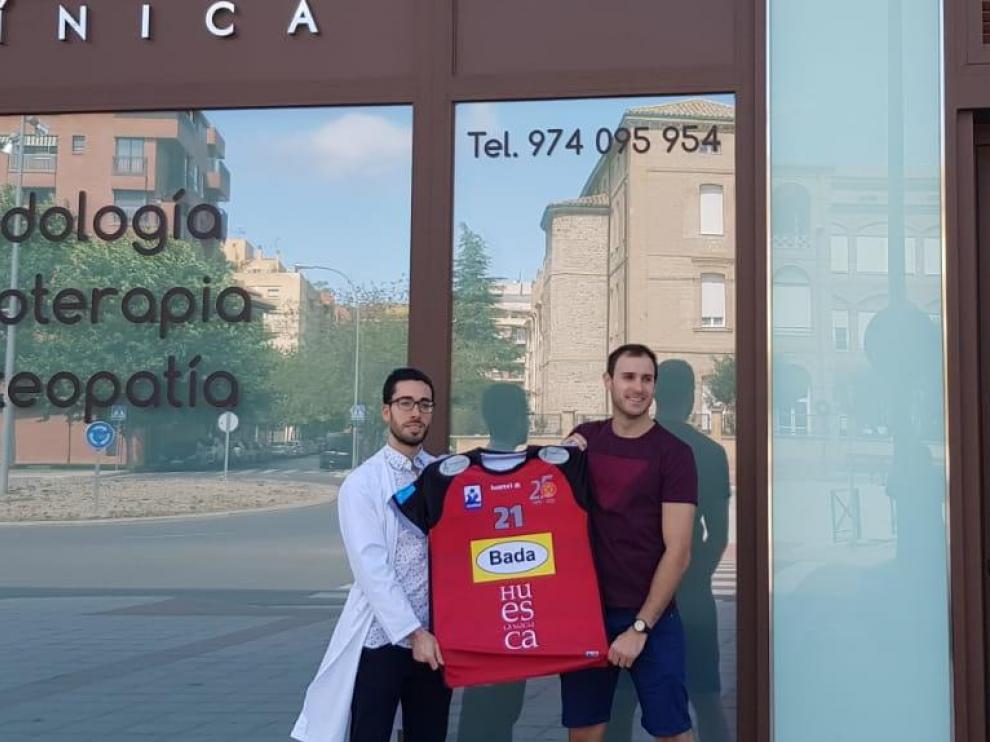 Oier García, en la Clínica Ferrer Salud, su patrocinador personal.