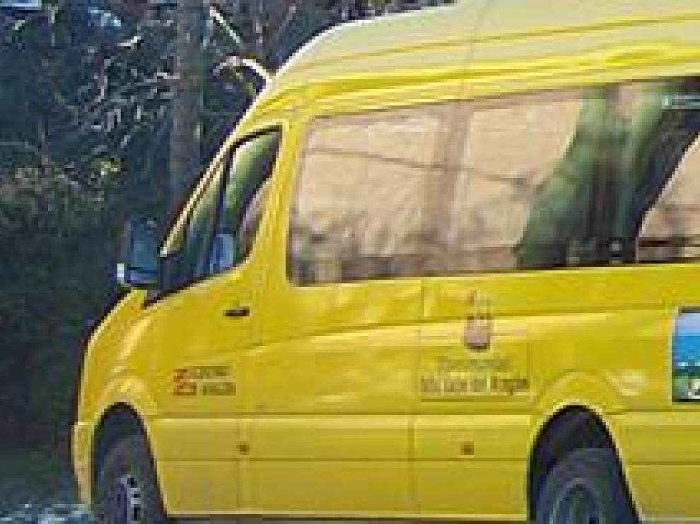 Uno de los vehículos que realizan rutas escolares.