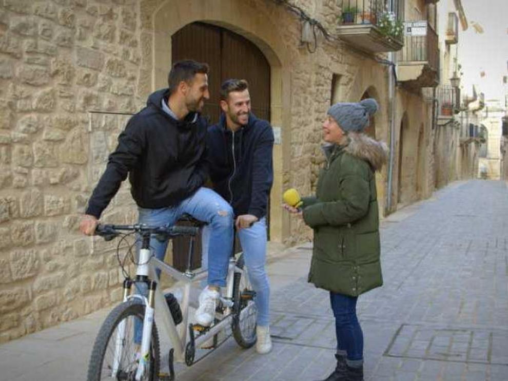 Eva Hache en una calle de Calaceite