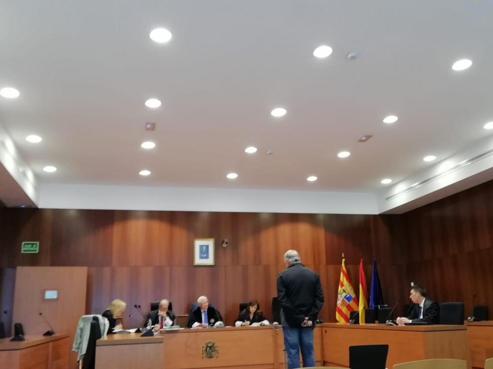El acusado, durante su declaración ayer ante los magistrados de la Audiencia Provincial de Zaragoza.