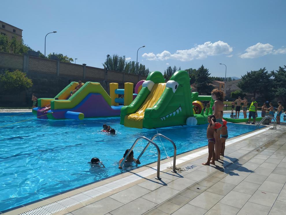Fiesta en la pisicina para celebrar el fin de la temporada
