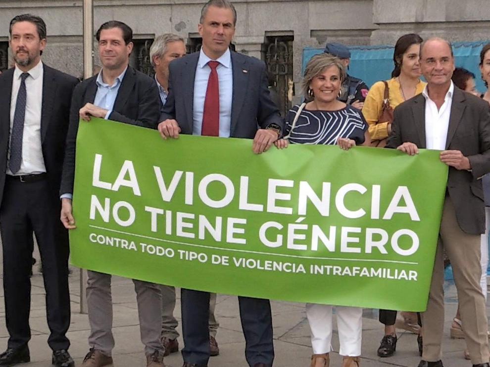 La pancarta de Vox tras el asesinato de una mujer.
