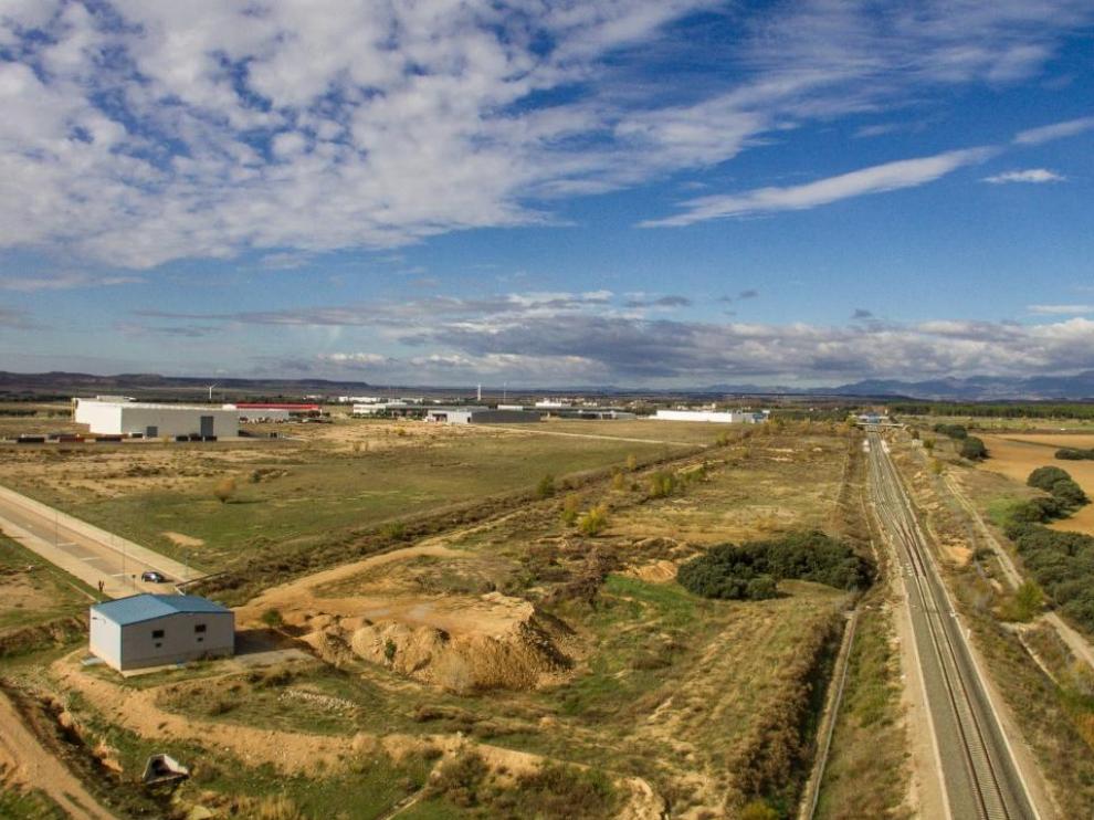 La terminal se situaría en una parcela de 10 hectáreas situada entre la actual plataforma logística y la variante ferroviaria de Huesca.