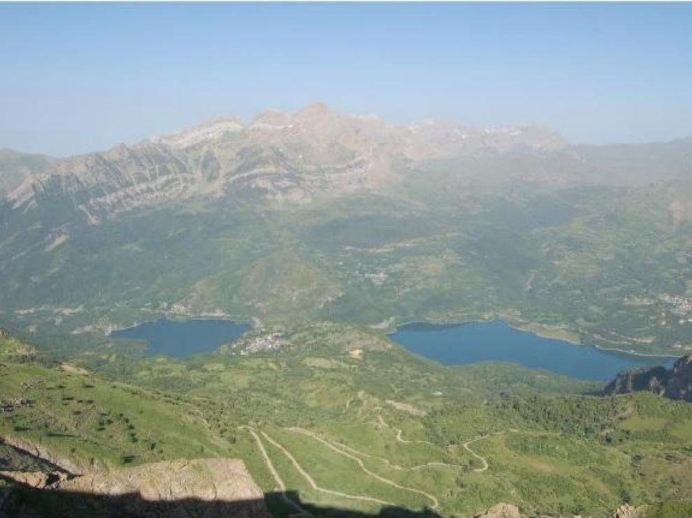 Vistas del valle de Tena en verano desde el punto donde se ubicaría el mirador-pasarela de Panticosa.
