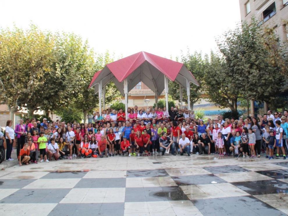 Alrededor de 450 personas participaron en la marcha Interbarrios. Ayuntamiento Barbastro.