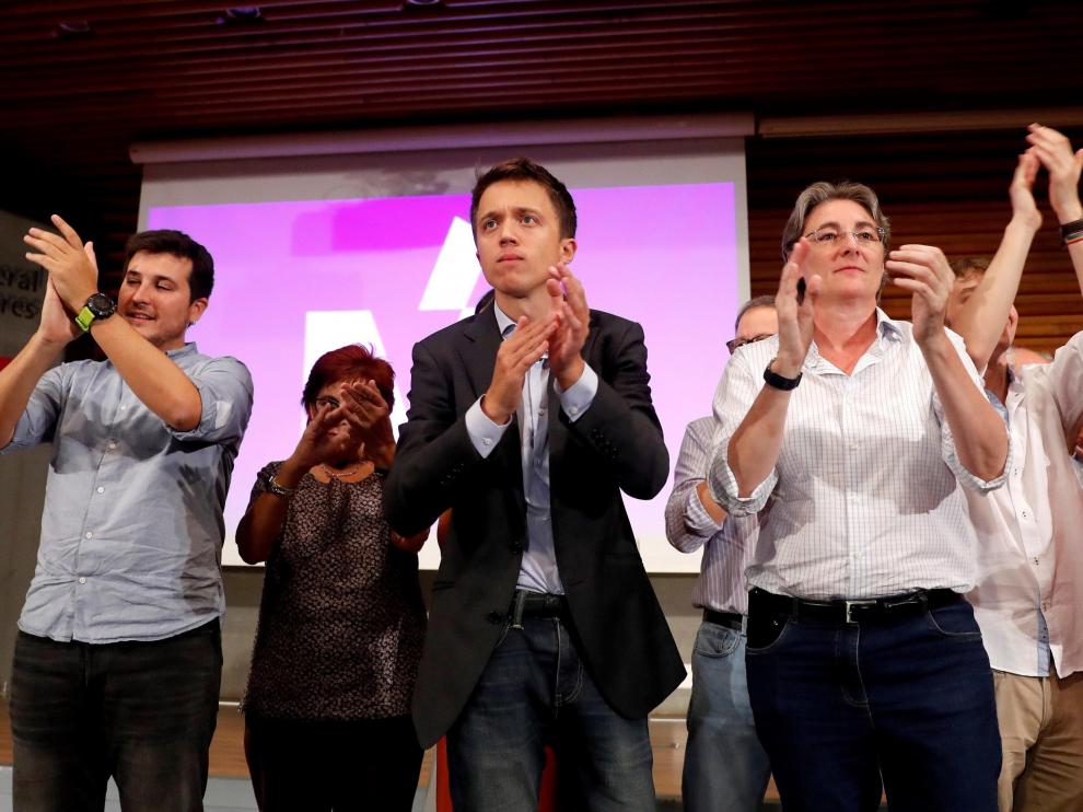 Errejón, en el centro, durante la presentación de su candidatura