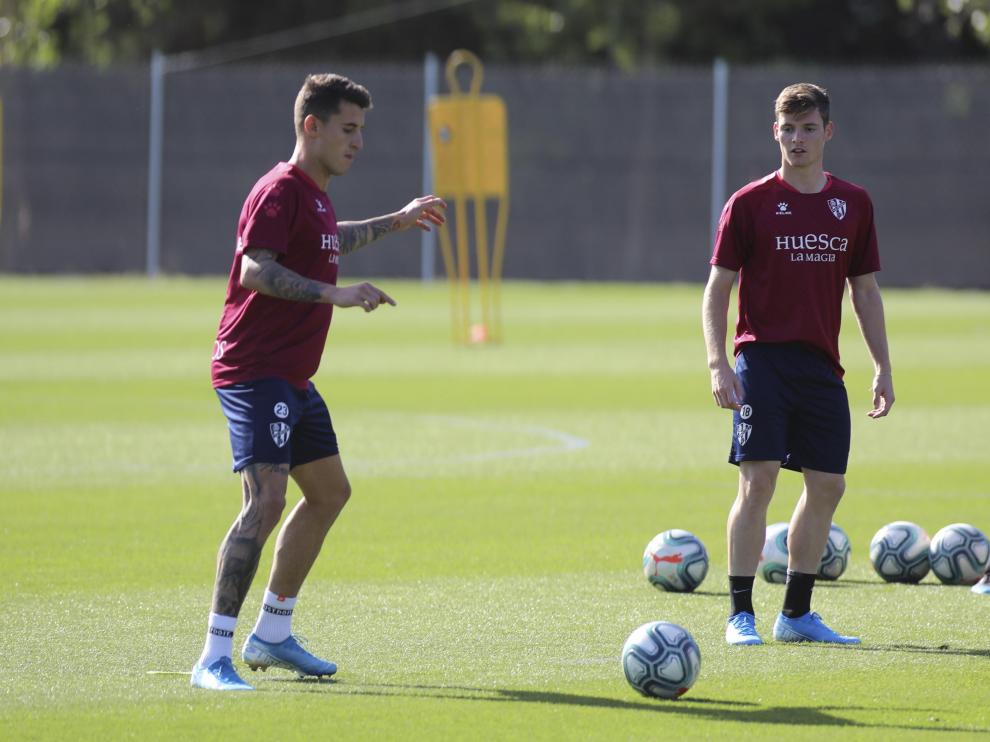 Dani Raba, junto a Sergio Gómez, en el entrenamiento de este viernes en el IES Pirámide.